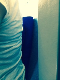 vertical blanket behind back on an airplane
