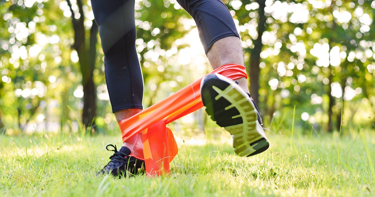 5 stretches to do before running to relieve pain from IT Band