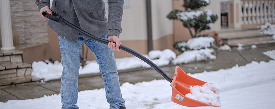 Shoveling Hacks To Avoid Upper Body Injuries